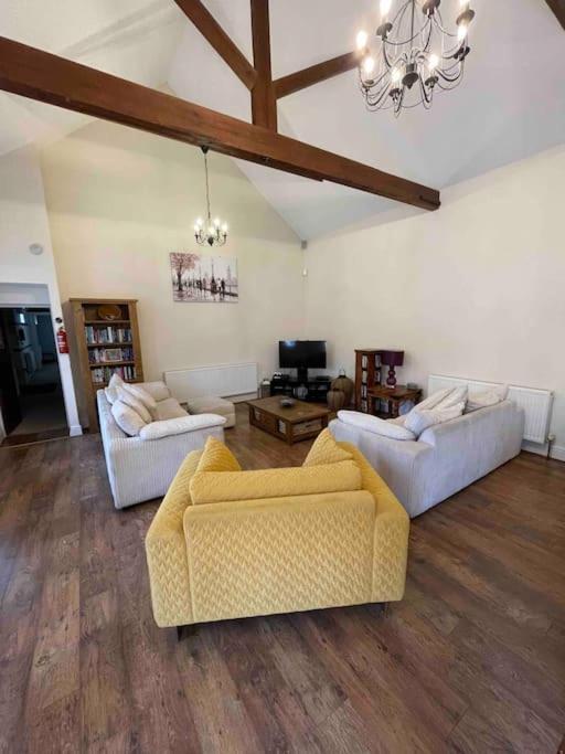 The Old Hay Barn - Games Room, Gym, Sleeps 8 Godmanchester المظهر الخارجي الصورة